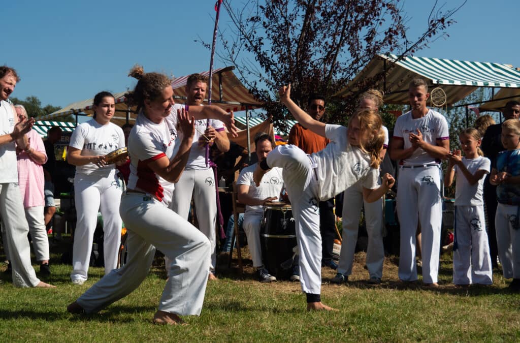 Batuque Capoeira verzorgde een Capoeira optreden op Festival Di-Vers in het Land van Ooij, Nijmegen. Heerlijk in de buitenlucht onder de zon!